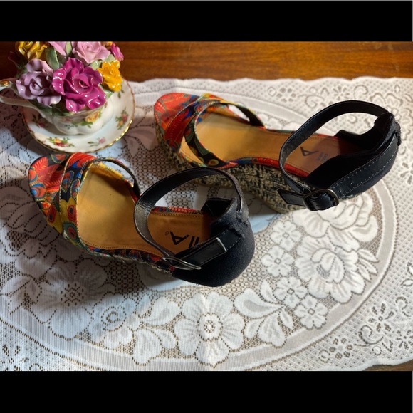 MIA Multicolor Patterned Platform Wedges - Picture 4 of 16